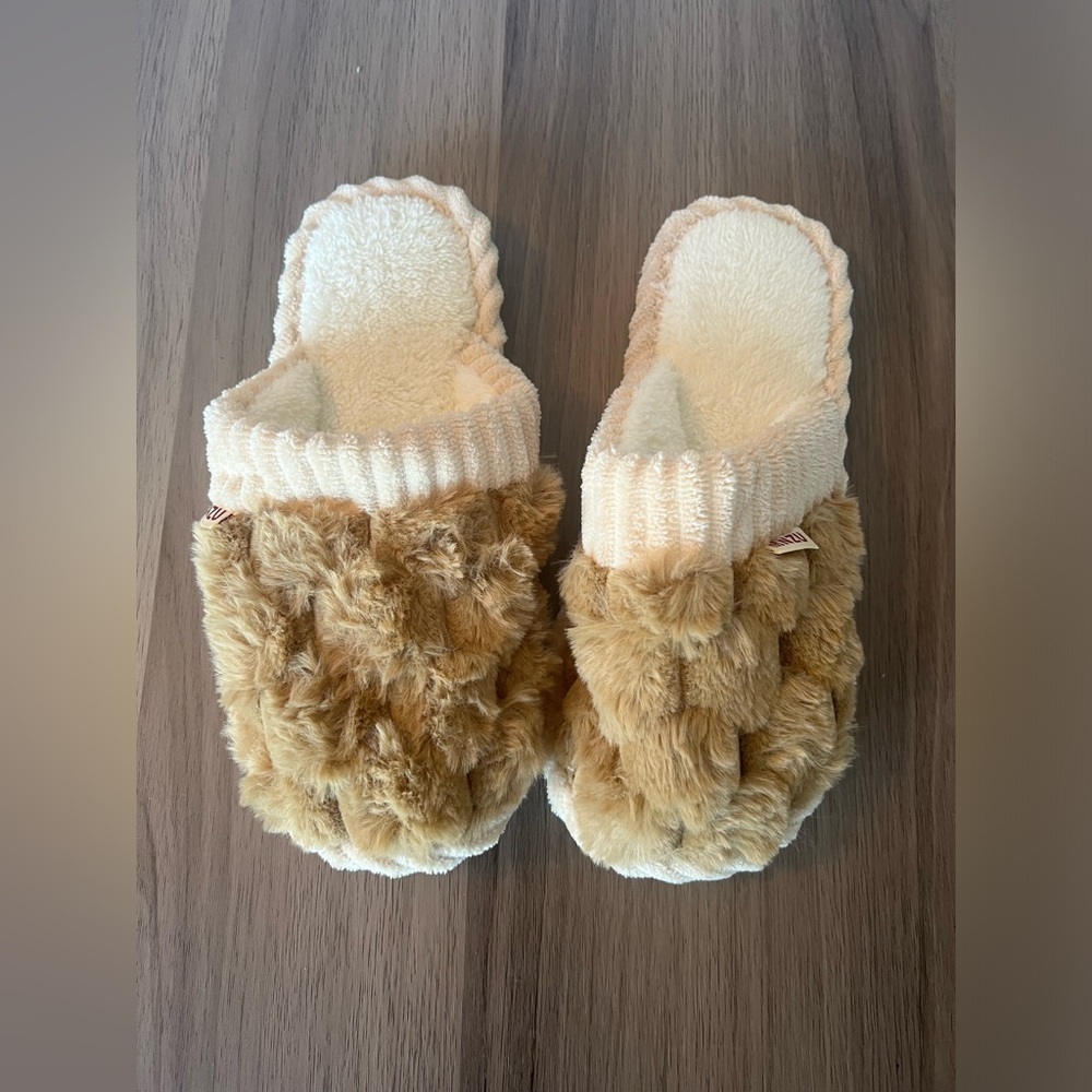 Fuzzy slippers never worn